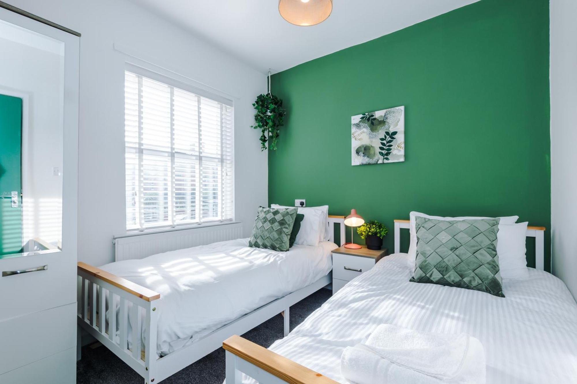 Large 7 Bedroom Town House In Chester City Centre Екстер'єр фото
