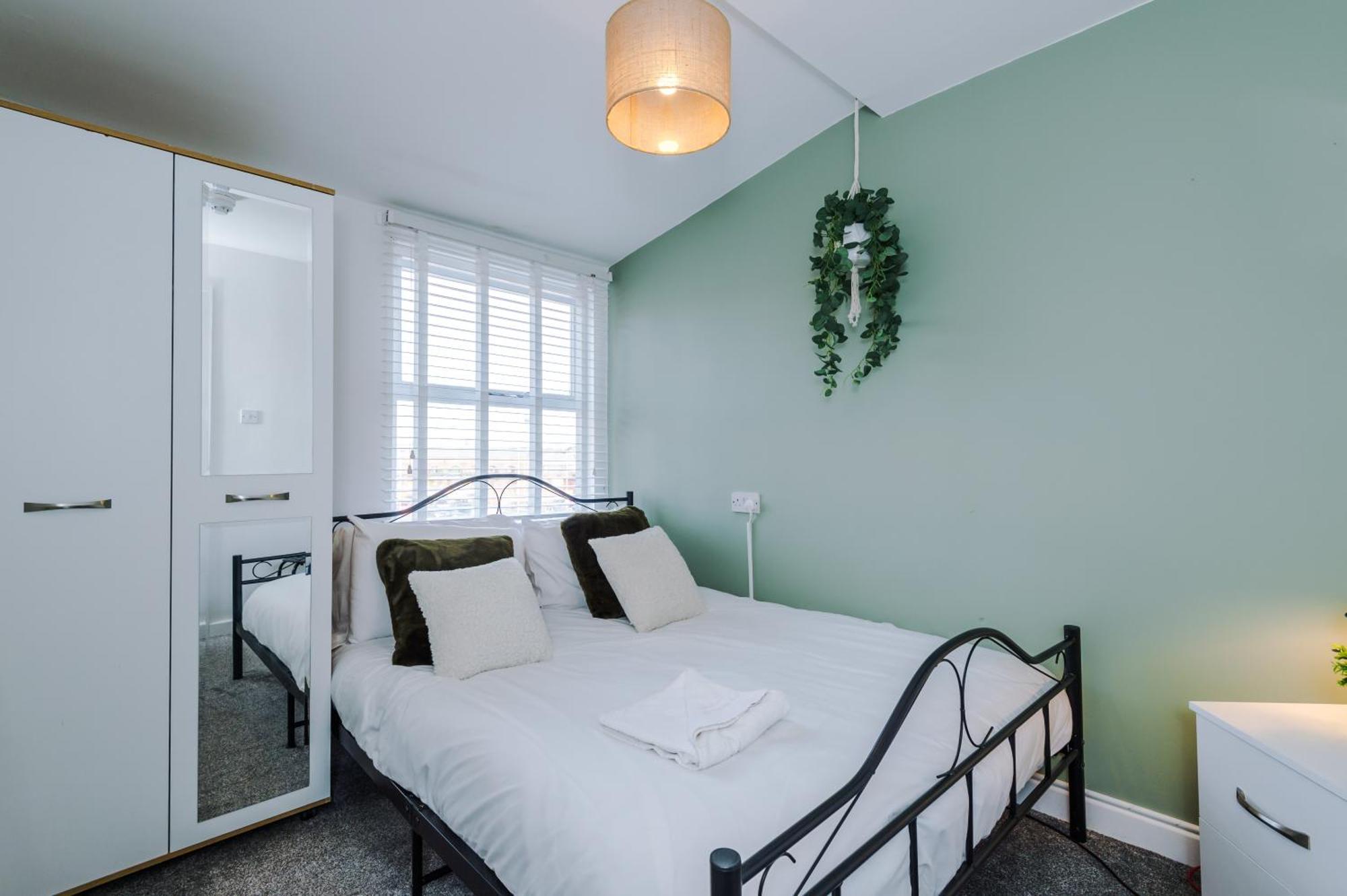 Large 7 Bedroom Town House In Chester City Centre Екстер'єр фото